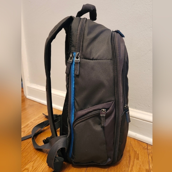 Case Logic Camera Backpack - Picture 10 of 11